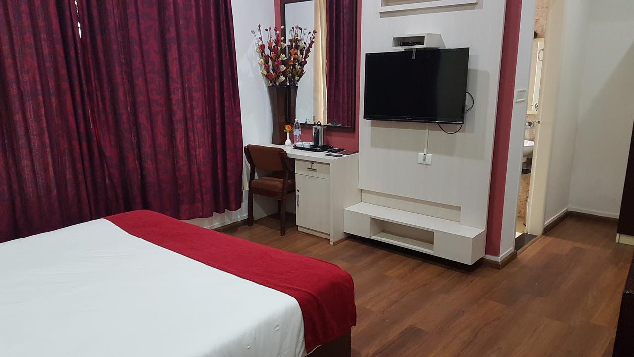 Hotel Xavier'S Residency à Kollam Extérieur photo