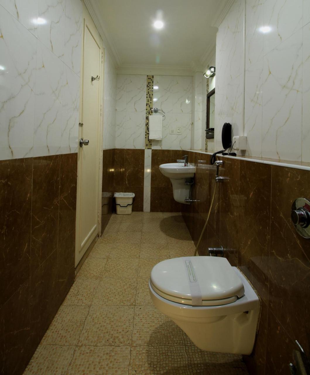 Hotel Xavier'S Residency à Kollam Extérieur photo