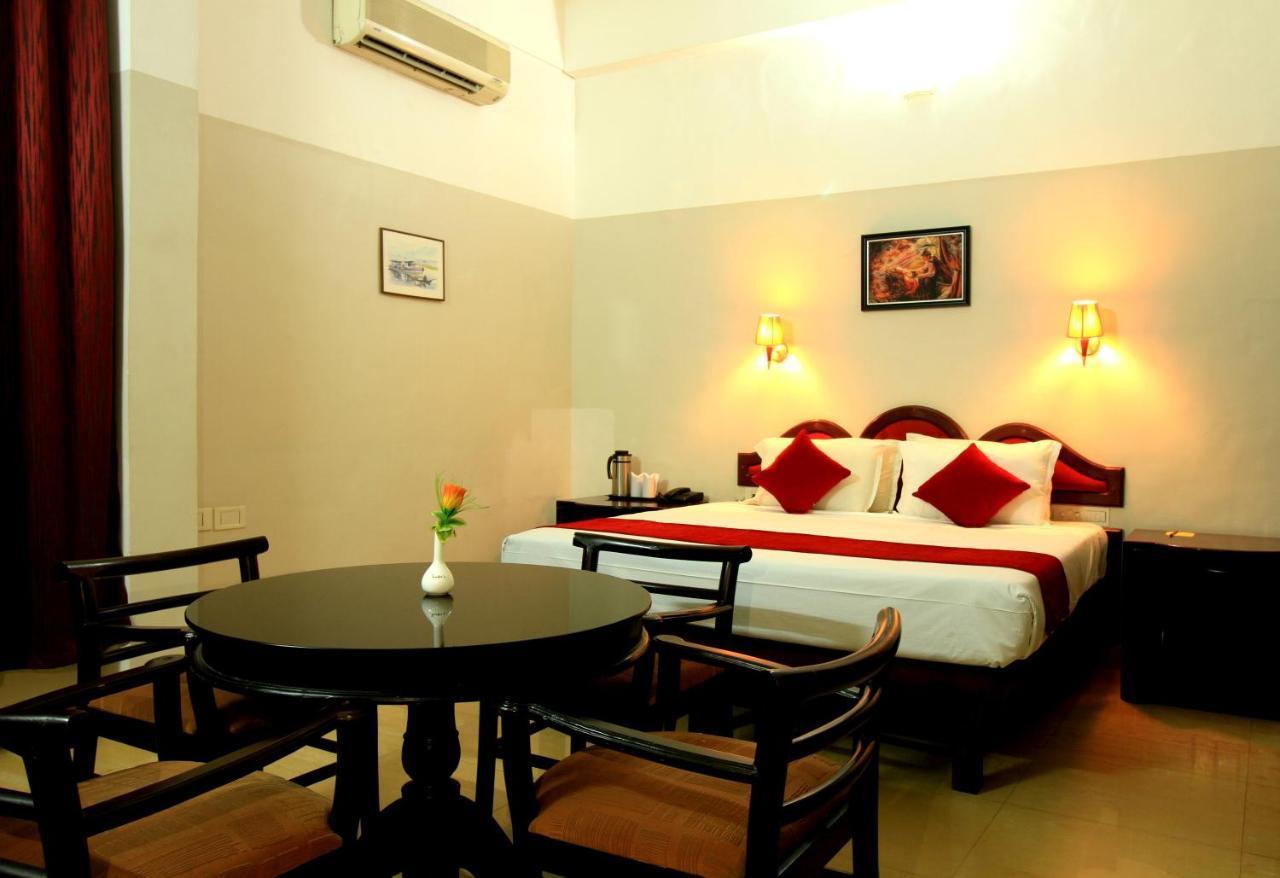 Hotel Xavier'S Residency à Kollam Extérieur photo